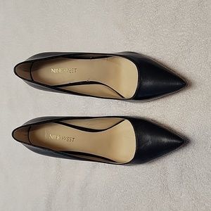 Nine West Navy Blue Leather Pump sz 7.5